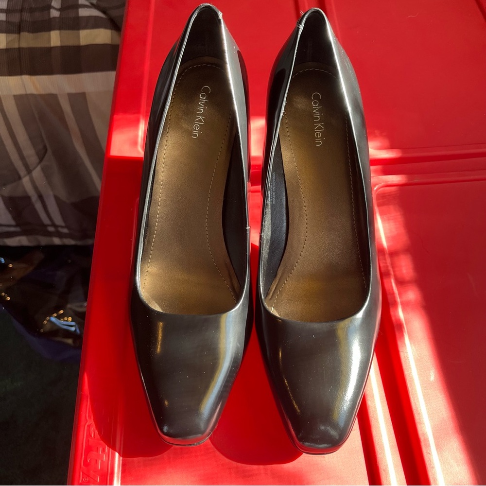 Calvin Klein Classic Trina black pump heel